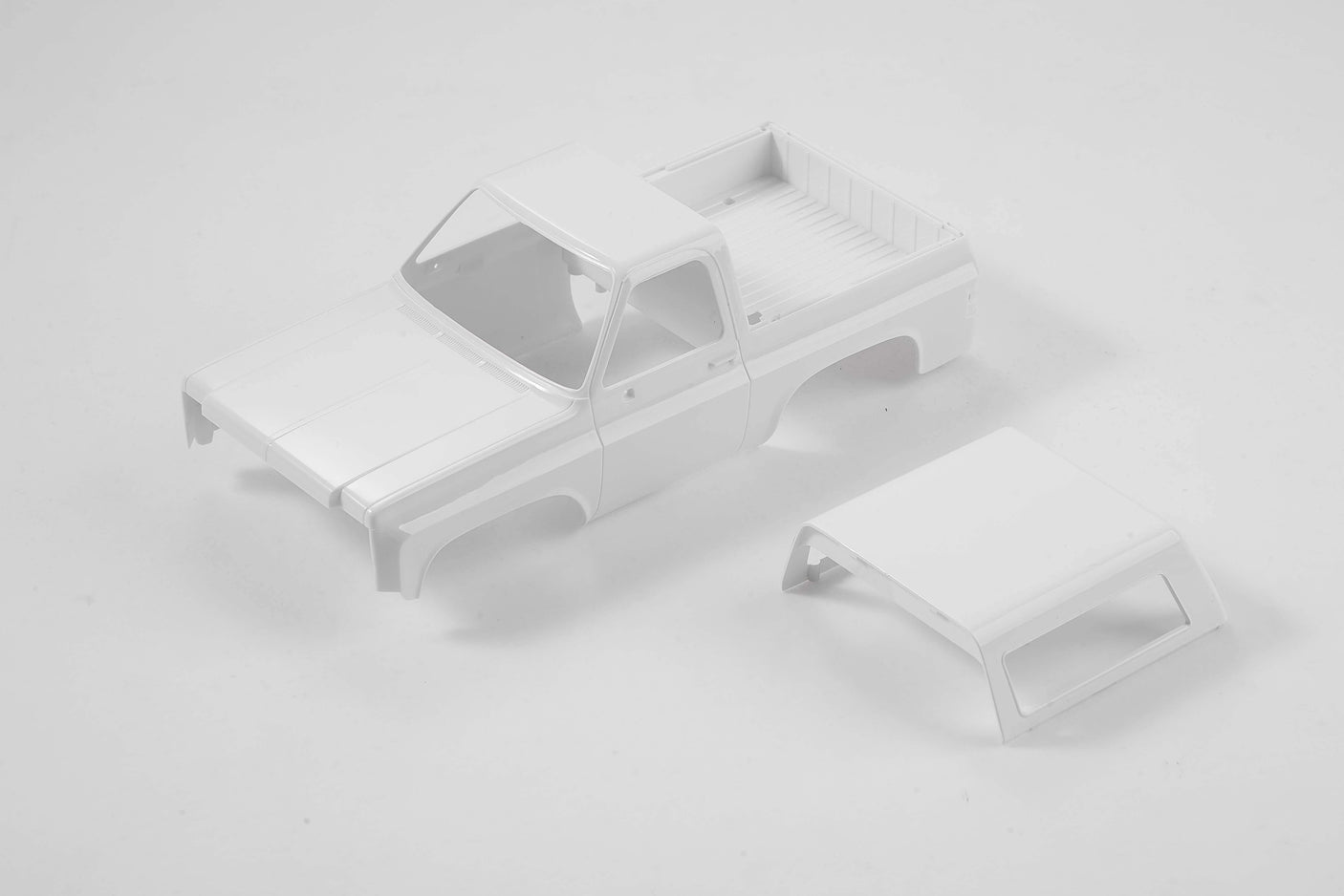 FMS 1:24 K5 BLAZER車体とキャンバストップ(塗装なし)