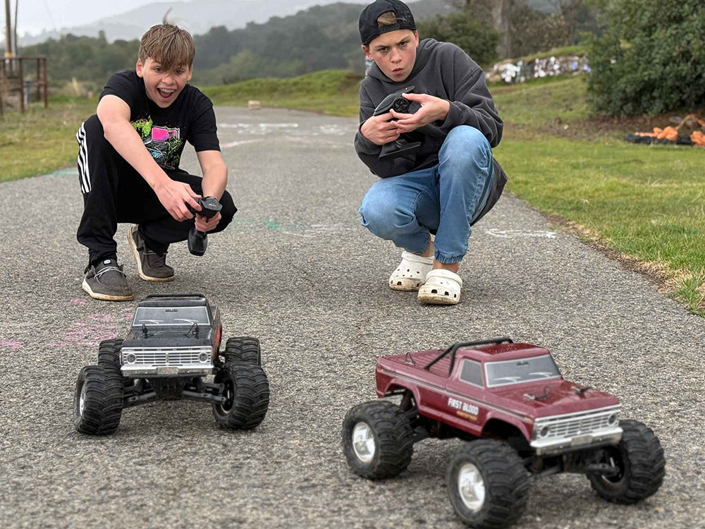 FMS 1:10 Ford F100 ラジコンモンスタートラック RTR 2WD