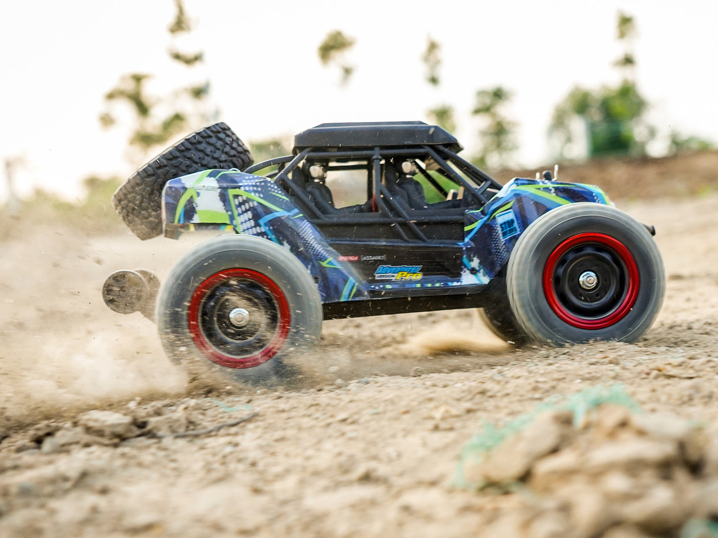 SUCHIYU 1/16 16106PRO ブラシレス高速RCデザートカー モンスタートラックRTR