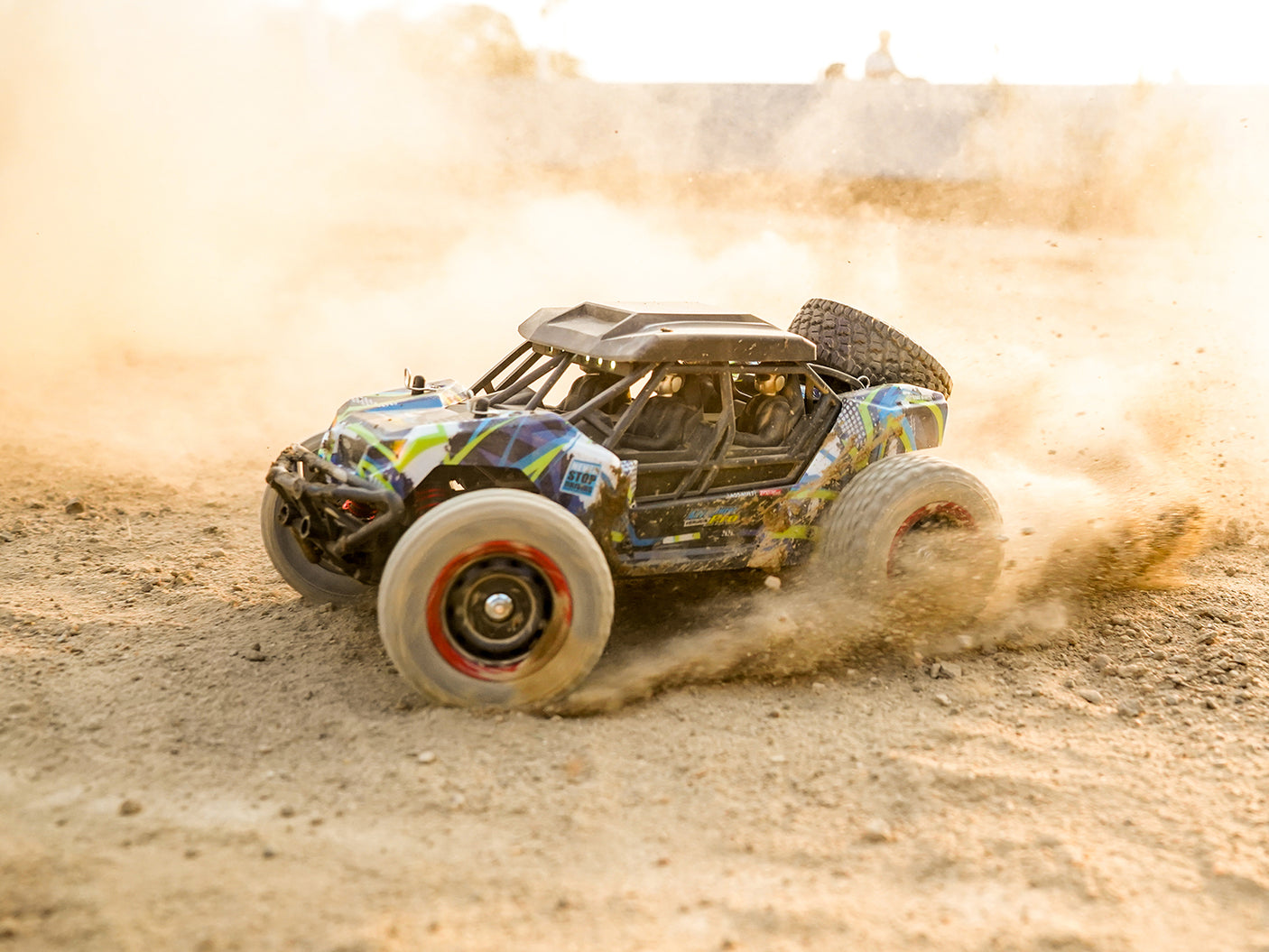 SUCHIYU 1/16 16106PRO ブラシレス高速RCデザートカー モンスタートラックRTR