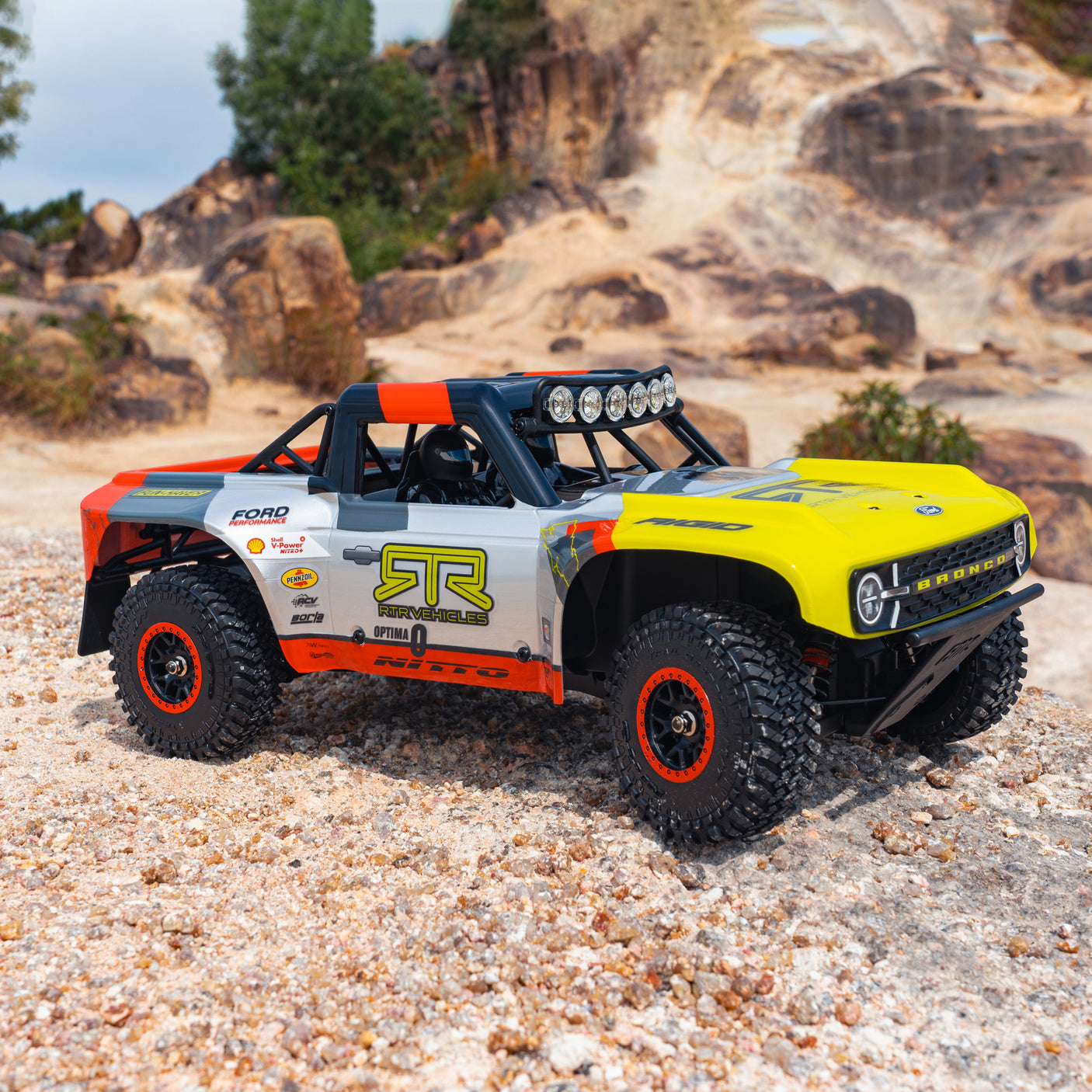 FMS 1/18 FSC18 FORD BRONCO EBショートトラックRCカー RTR