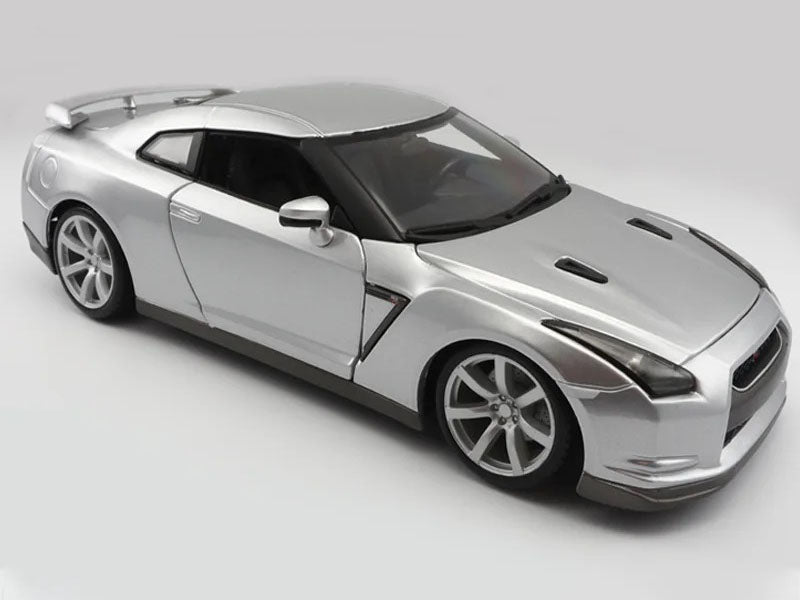 Bburago 1:24 Nissan GT-R ダイキャストカー 亜鉛合金 完成品