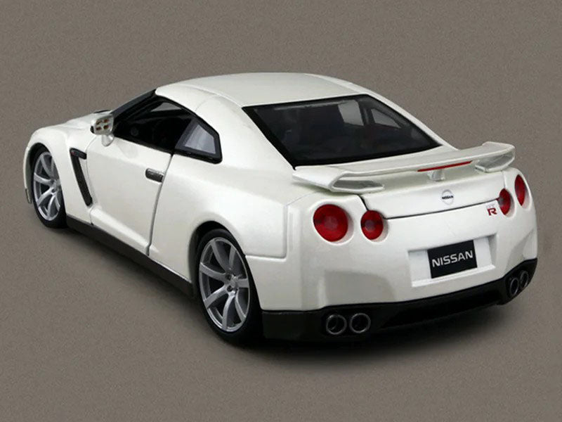 Bburago 1:24 Nissan GT-R ダイキャストカー 亜鉛合金 完成品